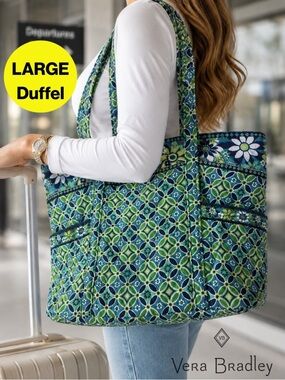 VERA BRADLEY 💚 Large Duffel Travel, Diaper Bag, Green Paisley Pattern 13x17”